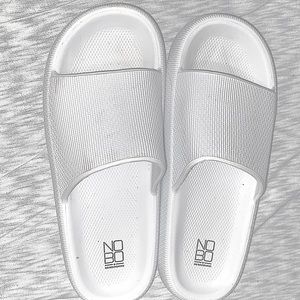 Size 8 slides